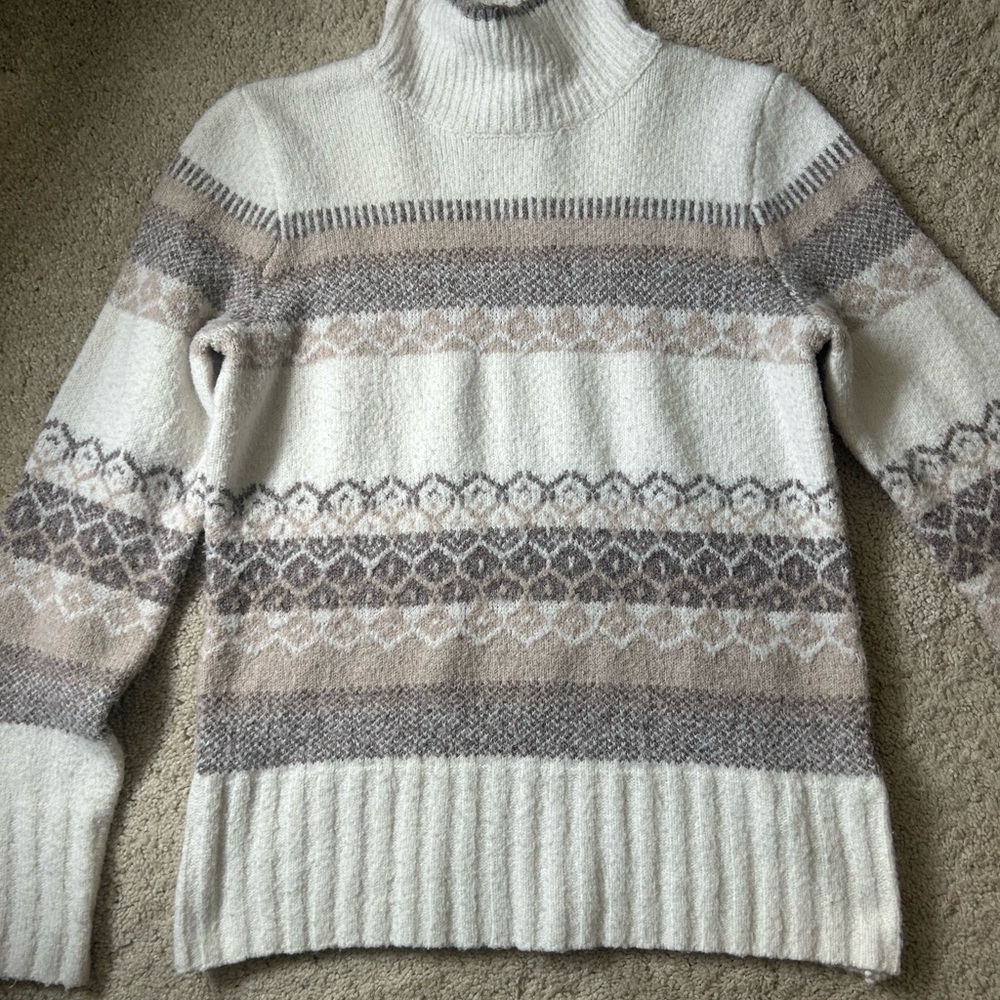 Elegant Women's Turtleneck Sweater - Cream and Brown